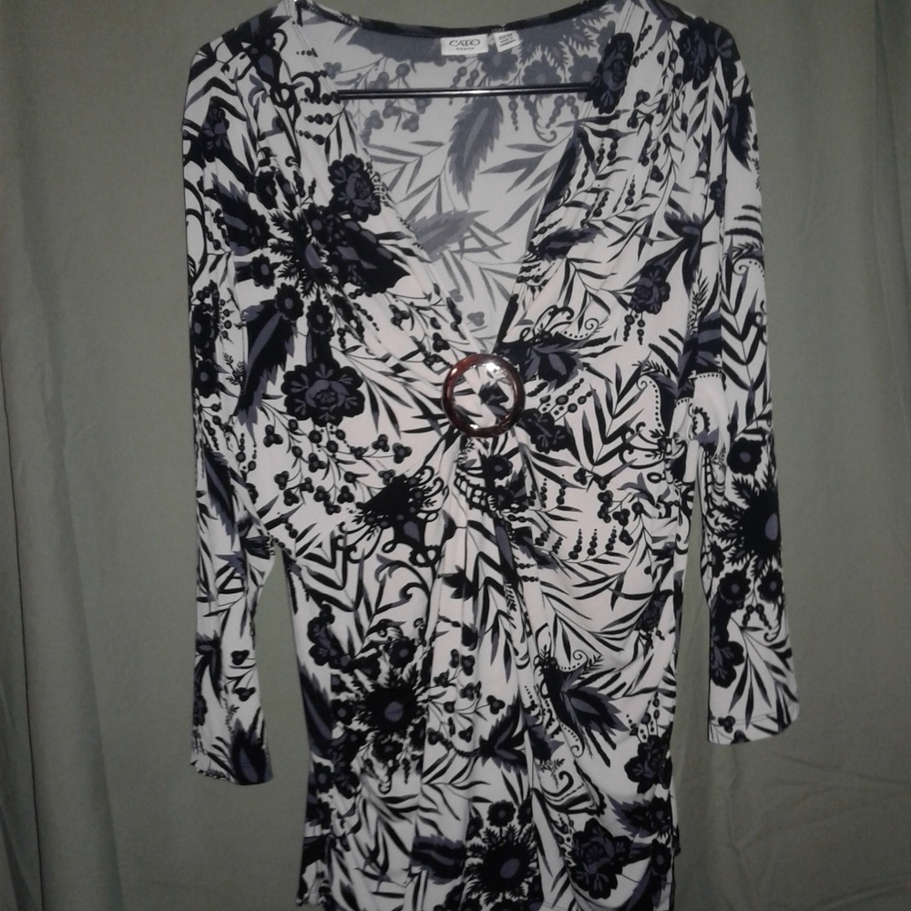 22/24w Black/grey/white floral top
